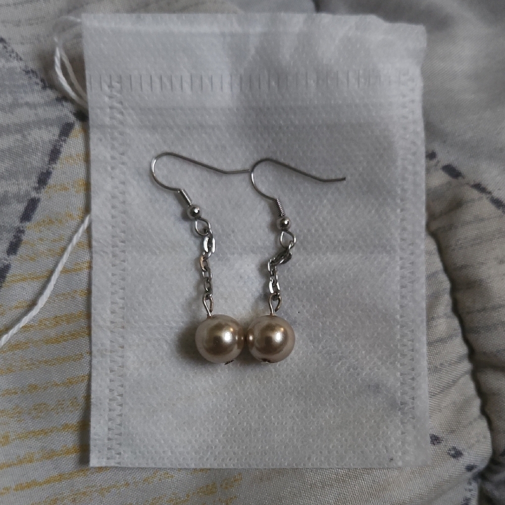 Vantel Pearls Cream and Silver Dangle Earrings